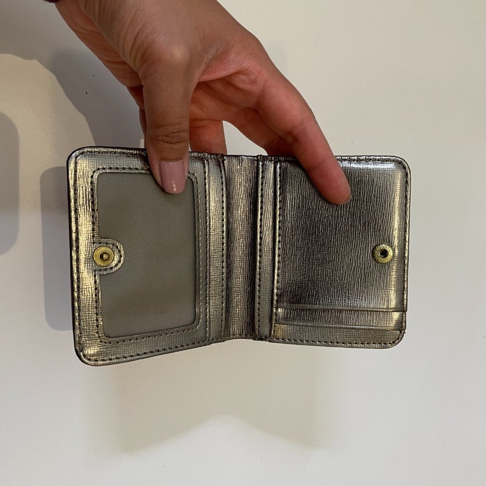 Red Compact Fossil Wallet - Picture 5 of 9